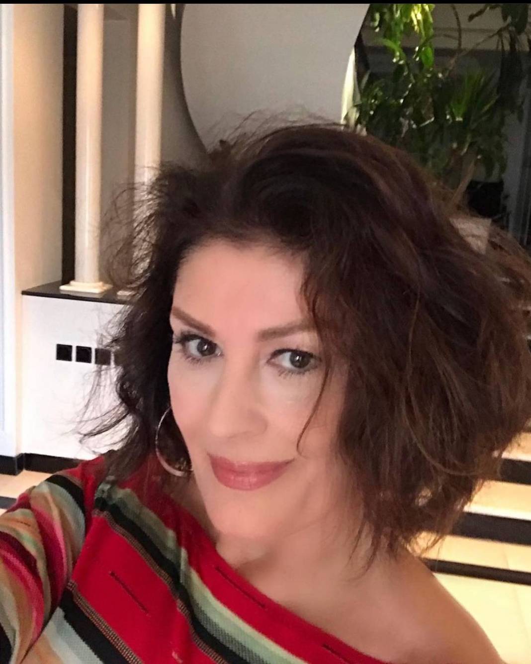 69 yaşındaki Gülşen Bubikoğlu'nun pozları hayran bıraktı! Yıllar geçse de ışıltısını kaybetmiyor... 13